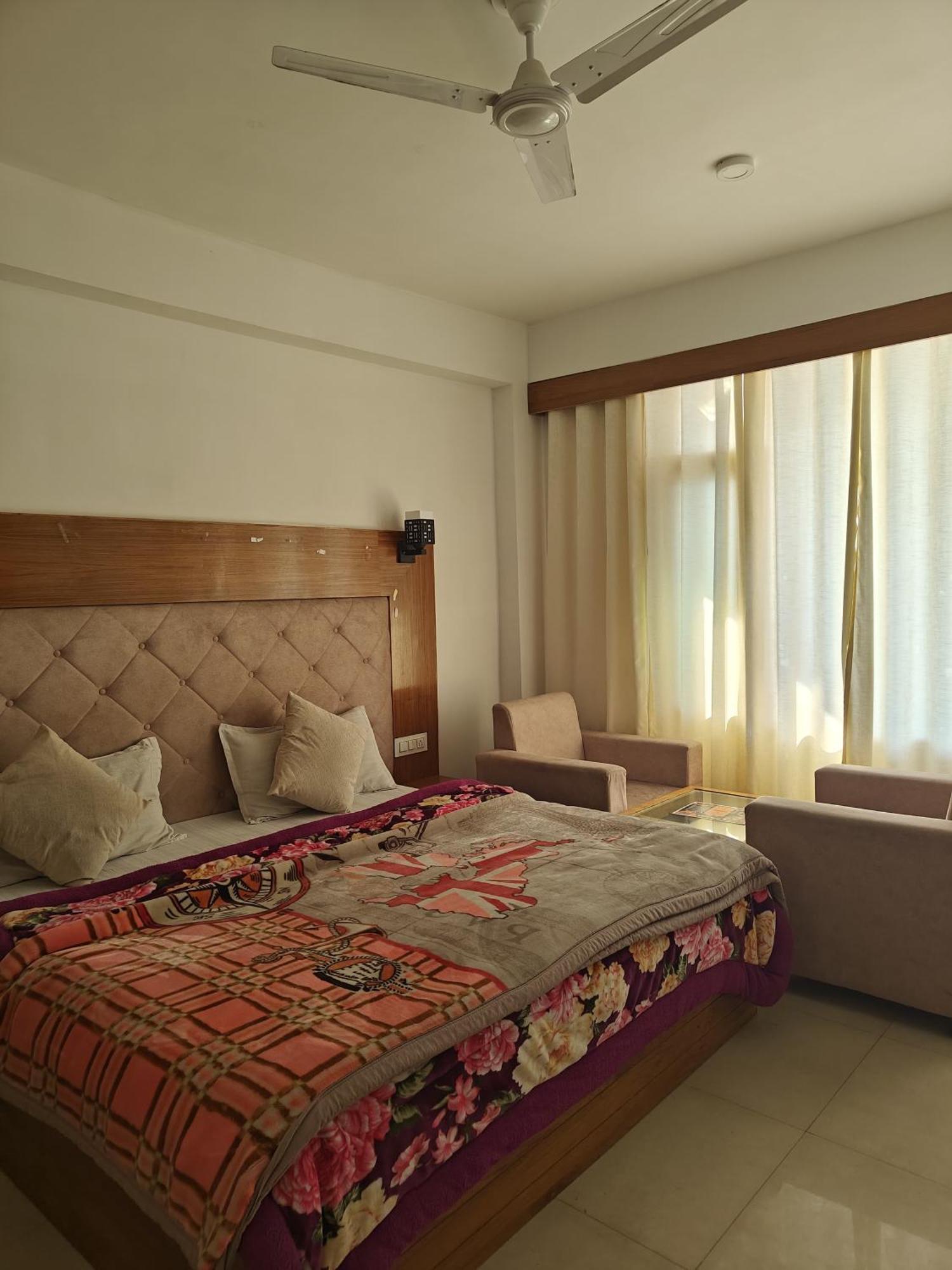 Santosh Cafe & Rooms Amritsar Esterno foto